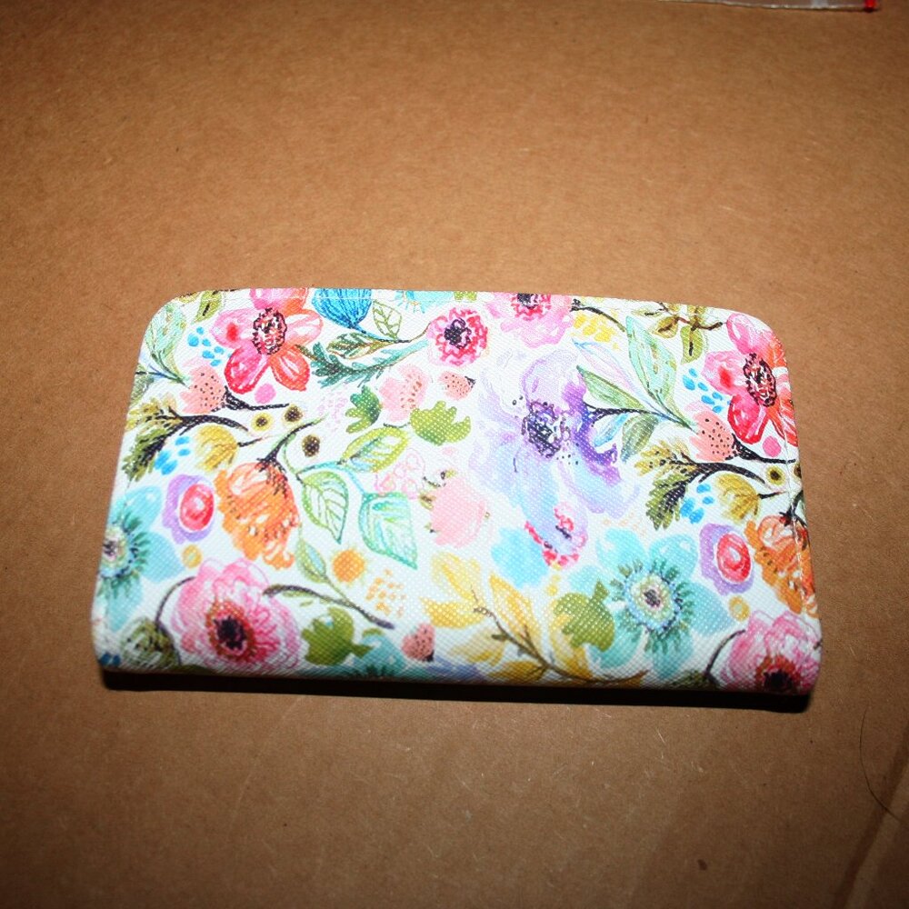 Buxton Floral Pattern White/Pink/Purple/Green Folding Snap Close Womens Wallet - Picture 4 of 8